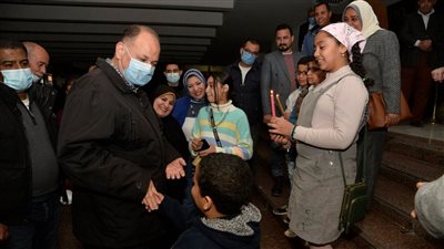 بإشعال الشموع.. أسيوط تشارك في حدث 