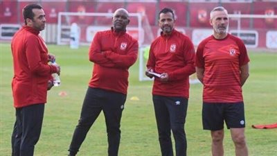 اجتماع لموسيماني وجهازه في الأهلي قبل مواجهة الهلال
