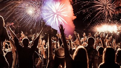 تفسير حلم احتفال الميت في المنام وعلاقته بتسهيل الأمور وسماع أخبار سارة 