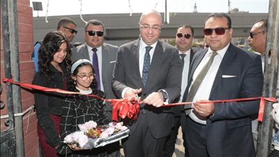 محافظ بني سويف يفتتح معرض لبيع السلع باسعار مخفضة| فيديو