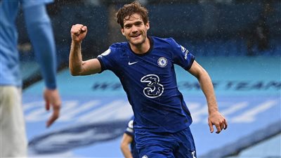 ظهير تشيلسي يشعل الصراع بين برشلونة وأتلتيكو مدريد