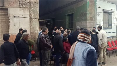 والد أول مصري توفي في أوكرانيا يسقط مغشيا عليه أثناء تلقي عزاء نجله | صور 