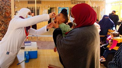 54 % نسبة المشاركة في أول أيام حملة التطعيم ضد شلل الأطفال بمطروح