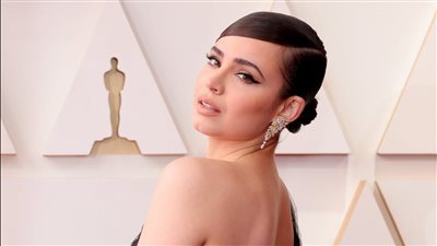 صوفيا كارسون بإطلالة ساحرة على السجادة الحمراء للأوسكار