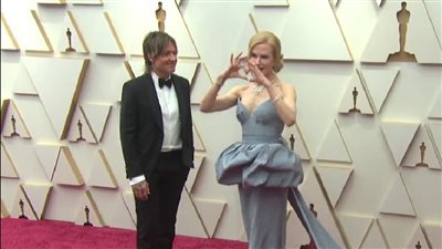 نيكول كيدمان تصل حفل الأوسكار برفقة زوجها | فيديو