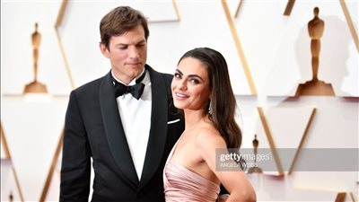 وصول الأوكرانية ميلا كونيس وزوجها أشتون كوتشر إلى حفل الأوسكار