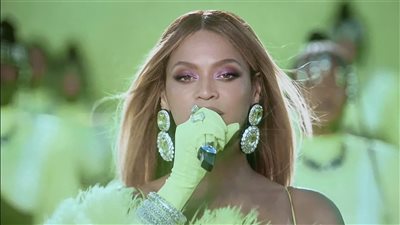 بلو أيفي تظهر خلال استعراض والدتها بيونسيه في الأوسكار