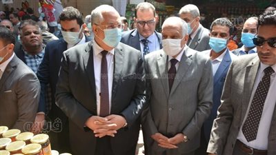 وزير الزراعة ومحافظ الجيزة يفتتحان معرض السلع بأسعار مخفضة بحديقة الأورمان | فيديو وصور