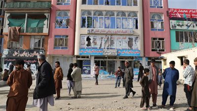 طالبان توقف الموظفين غير الملتحين عن العمل