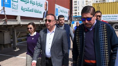 محافظ الإسكندرية يستقبل قوافل 