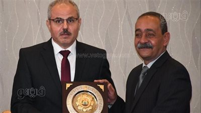 مجلس جامعة قناة السويس يُهدي درع الجامعة لمحافظ الإسماعيلية| صور 