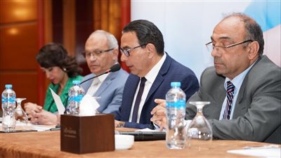 فعاليات حملة معًا من أجل الثقافة الصحية تتواصل والنائب أيمن أبو العلا يؤكد: استعمال المسكنات ليس شيكولاتة وملبس واقترح صرفها بروشتة من الطبيب | صور