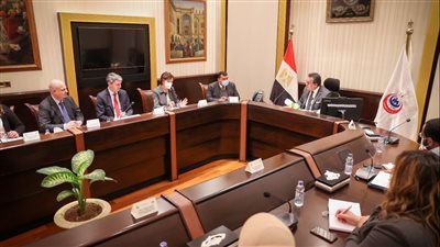 خالد عبد الغفار يؤكد أهمية التعاون مع بنك الاستثمار الأوروبي لدعم إنتاج اللقاحات