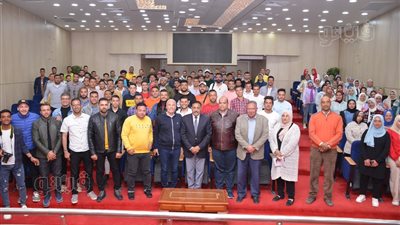 محافظ مطروح يلتقي فريق البحث بآداب المنوفية | صور