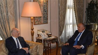 وزير الخارجية يستقبل نظيره اليوناني لتعزيز التعاون الثنائي