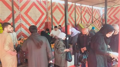 إقبال كثيف من المواطنين على سوق الجملة في أكتوبر | صور