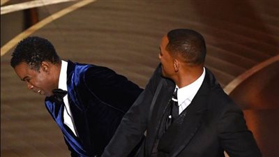 رسميا.. ويل سميث يعتذر لكريس روك عن صفعه في الأوسكار