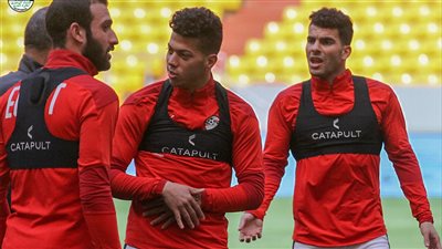 كواليس الساعات الأخيرة بمعسكر الفراعنة قبل مواجهة السنغال.. جلسات تحفيزية.. ووعد بمكافأة من الوزير