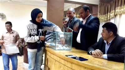 بدء تسكين الباعة الجائلين بالسوق الحضري الجديد بمدينة جهينة فى سوهاج