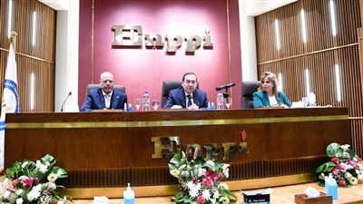 طارق الملا: قطاع البترول كان سباقا في تولي المرأة مناصب قيادية