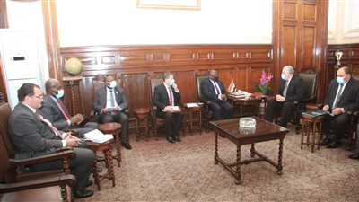 وزير الزراعة يبحث مع سفير زامبيا بالقاهرة سبل التعاون بين البلدين