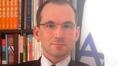 ما يزال التزوير مستمرا.. أكاديمي إسرائيلي يزعم احتفاظه بوثائق صادرها عبد الله بن رواحة من خيبر 