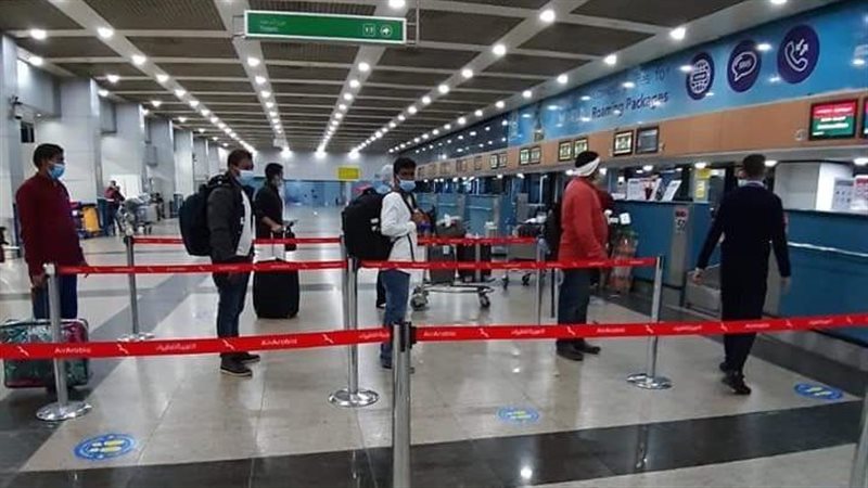 المسافرون في مطار