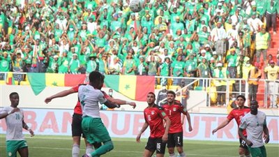 السنغال تتقدم بهدف على مصر بعد 20 دقيقة