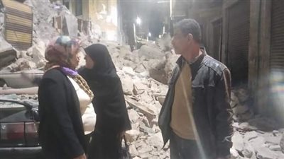 انهيار عقار وتصدع ٥ آخرين وتلف سيارتين بالإسكندرية | صور 