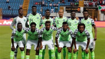 الجماهير النيجيرية تعتدي على لاعبي منتخبهم لعدم الوصول إلى كأس العالم | فيديو