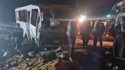 أسفر عن مصرع وإصابة 23 شخصا.. الصور الأولى من موقع تصادم سيارات بالعلمين الجديدة