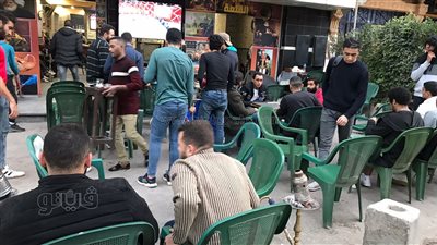 إقبال على قهاوي فيصل لمشاهدة مباراة مصر والسنغال| فيديو وصور