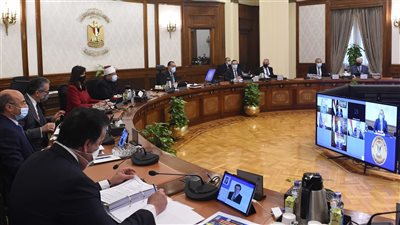 الحكومة تقر قانونا يسمح بتوصيل المعاشات للمسنين لمنازلهم مقابل 100 جنيه