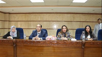 محافظ المنوفية ونائب وزير الاتصالات يبحثان خطة التطوير المؤسسي والتحول الرقمي 