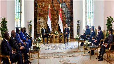 بسام راضي يستعرض البيان المشترك لزيارة رئيس مجلس السيادة الانتقالي السوداني إلى مصر.. التأكيد على الأهمية القصوى لقضية المياه بالنسبة للشعبين المصري والسوداني باعتبارها مسألة أمن قومي الأبرز