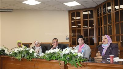 فعاليات ندوة التمكين الاقتصادي للمرأة بآداب عين شمس بالتعاون مع كلية التجارة