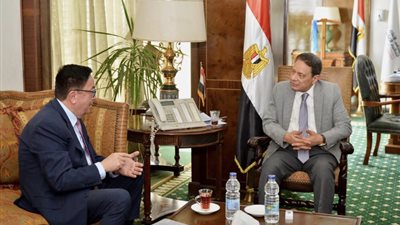 رئيس الأعلى للإعلام يبحث مع السفير الكازاخستاني سبل التعاون المشترك