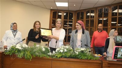 آداب عين شمس تكرم أمهات الطلاب ذوي الهمم والعاملات بحضور سوسن بدر