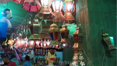 تصل أسعارها لـ 1000 جنيه.. فوانيس رمضان تزين شوارع الجيزة|فيديو