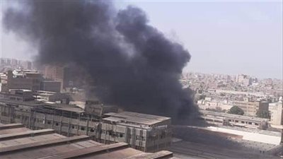 مدير أمن القليوبية يتفقد مصنع شبرا المحترق.. واستمرار عمليات التبريد