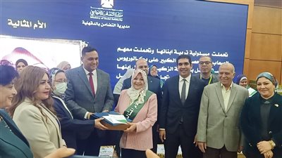 محافظ الدقهلية يقدم التحية لأمهات مصر وإهداء خاص لوالدته | صور