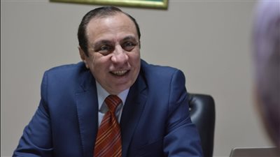 أستاذ بجامعة عين شمس: أطباء مصر الأمهر بالعالم.. ويجب تقديرهم