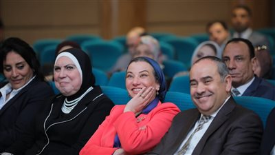 وزير الطيران: التوسع في استخدام الطاقة الشمسية بالمطارات المصرية