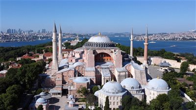 آيا صوفيا يستعد لاستقبال صلاة التراويح للمرة الأولى منذ 88 عامًا