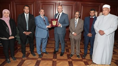 المنظمة العالمية لخريجي الأزهر الشريف تُكرّم محافظ بني سويف