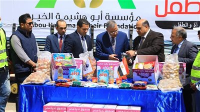 محافظ سوهاج يستقبل قافلة صندوق تحيا مصر لدعم الأسر الأولى بالرعاية | صور 