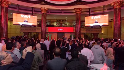 بالتزامن مع بدء تداول أسهمها في ناسداك..البورصة تستقبل فريق عمل شركة سويفل 