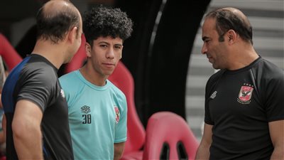 عمار حمدي يواصل الجري على هامش مران الأهلي 