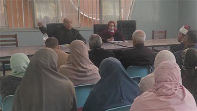 وحدة السكان تعقد اجتماعًا للجنة السكانية لقرى الغنايم بأسيوط