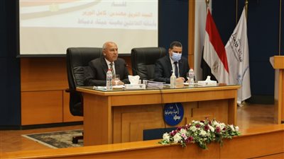 وزير النقل يزور ميناء دمياط لمتابعة معدلات تنفيذ المشروعات 